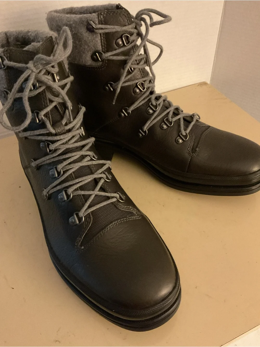 Calvin Klein men Gray Leather Lace-Up hiking  Combat Boots US 11